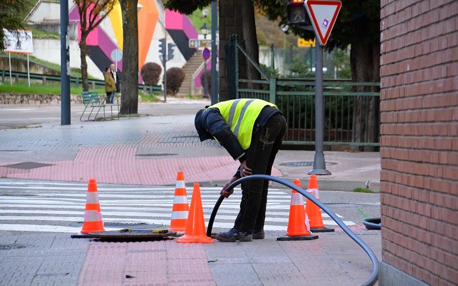comment déboucher un wc avec une bouteille Paris 10